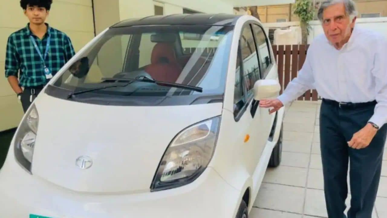 Ratan Tata: মুম্বইয়ের রাস্তায় কাস্টম-বিল্ট Tata Nano EV নিয়ে ঘুরছেন রতন টাটা, ধরা পড়ল ভিডিয়োতে