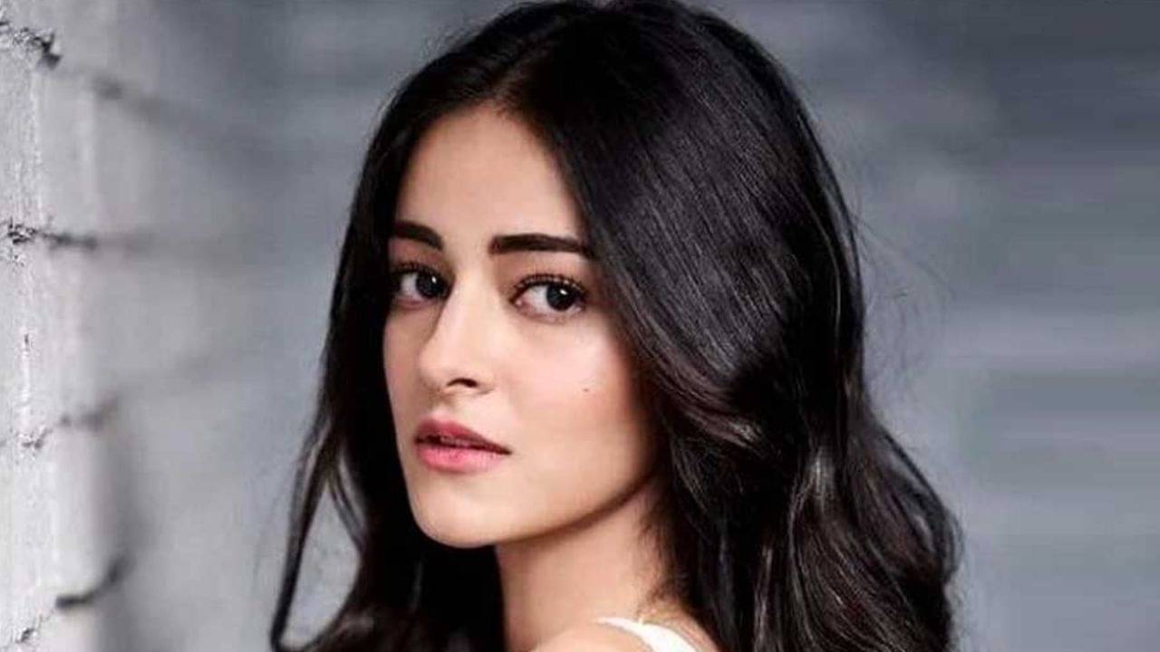 Ananya Panday: বাবা-মায়ের সামনেই সিগারেট খাচ্ছেন অনন্যা! ভিডিয়ো ভাইরাল হতেই তুলোধনা