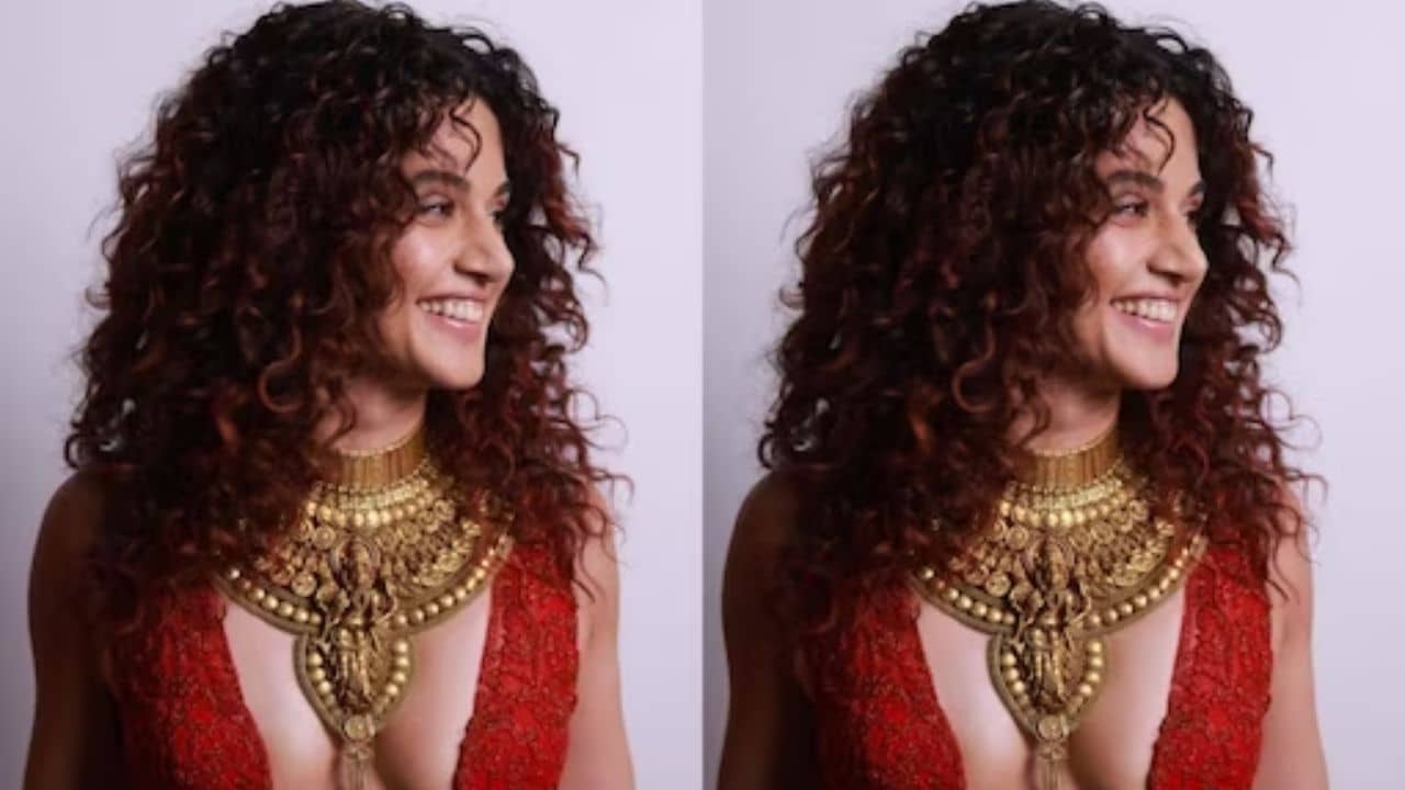 Taapsee Pannu: উন্মুক্ত বক্ষযুগল, স্বর্ণালঙ্কারের আলতো ছোঁয়া! অচেনা তাপসীকে দেখে উফফ প্রতিক্রিয়া সর্বত্র