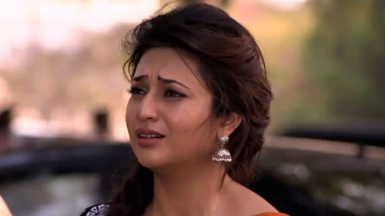 Divyanka Tripathi: কী মজা লাগছে, হাসিমুখে ভূমিকম্পের লাইভ নায়িকার, তুলোধনা নেটিজেনদের