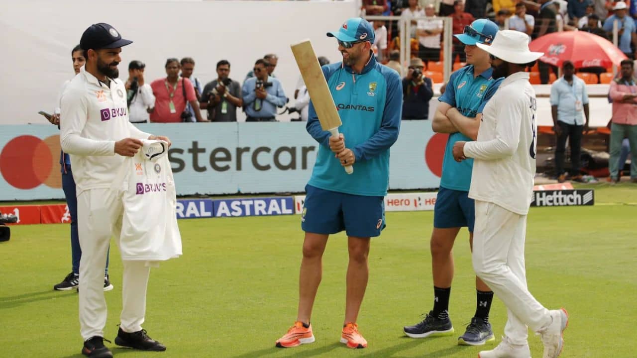 Virat Kohli: বিরাট মনের প্রমাণ কোহলির, পরাজিত খোয়াজাদের সান্ত্বনার উপহার