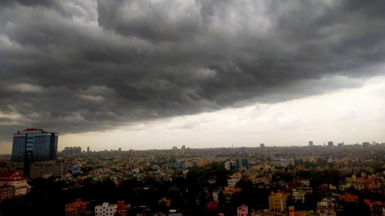 Weather Forecast: আজও বজ্রবিদ্যুৎ সহ বৃষ্টিপাত, দক্ষিণের জেলাগুলিতে জারি হলুদ ও কমলা সতর্কতা; কবে মিলবে রেহাই?