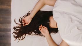 Sleeping With Wet Hair: স্নান করার পরই ঘুমে চোখ বুজে যায়? পার্শ্ব প্রতিক্রিয়াগুলি জানলে আর কখনও করবেন না Sleeping With Wet Hair: স্নান করার পরই ঘুমে চোখ বুজে যায়? পার্শ্ব প্রতিক্রিয়াগুলি জানলে আর কখনও করবেন না
