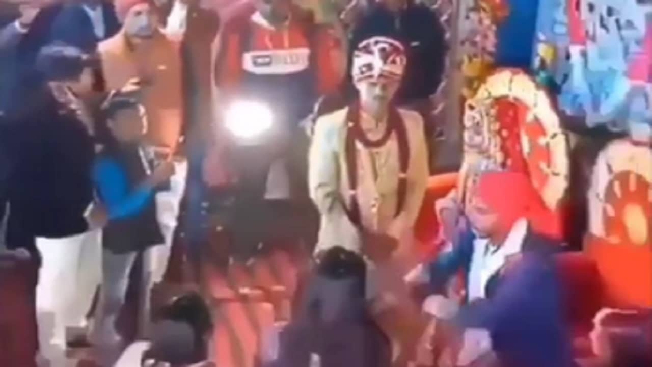 Viral Video: বিয়ের মণ্ডপে ড্রোনে নামছিল মালা, তারপর বরের কাণ্ড দেখে চোখ কপালে উঠল সকলের!