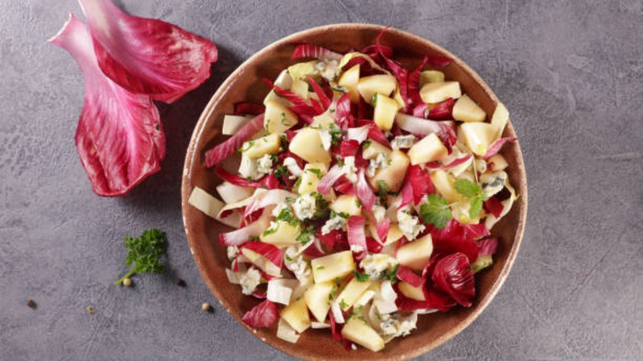 Apple Salad: ঠিক এভাবে মশলা মাখান আপেলের টুকরোয়, ছোট থেকে বুড়ো সকলেই চেটেপুটে খাবে