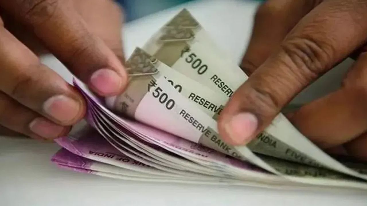Small Savings Schemes: ১০ বছরেই পয়সা দ্বিগুণ করার সুযোগ দিচ্ছে এই স্কিম, জেনে নিন বিস্তারিত... Small Savings Schemes: ১০ বছরেই পয়সা দ্বিগুণ করার সুযোগ দিচ্ছে এই স্কিম, জেনে নিন বিস্তারিত...
