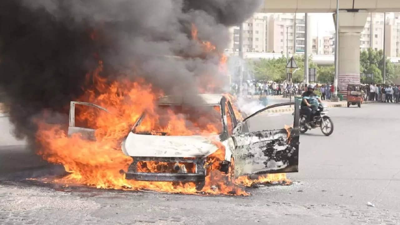 Car Care Tips: বোমার মতো ফেটে যাবে শখের গাড়ি, ভুলেও এসব ভুল করবেন না...