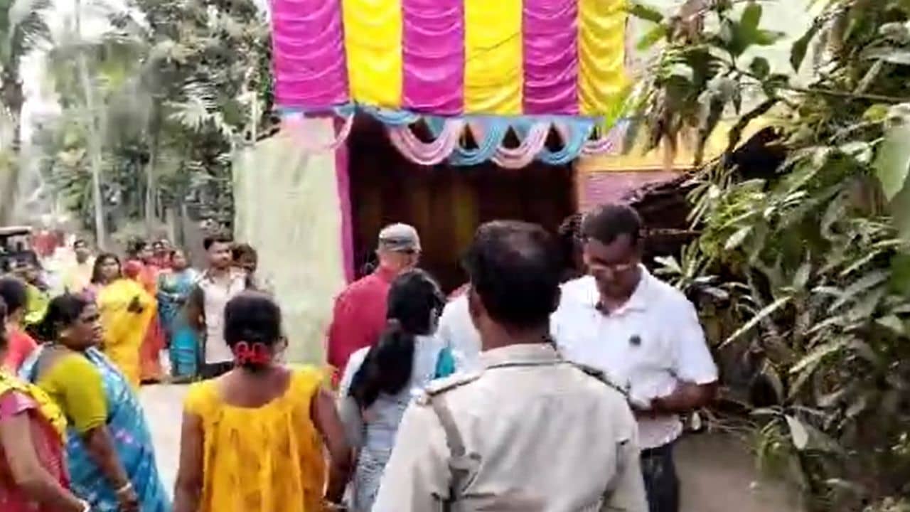 Child Marriage: বিয়ের কয়েক ঘণ্টা আগেই বাড়িতে হাজির পুলিশ, মুচলেকা দিতে হল পাত্রীর পরিবারকে