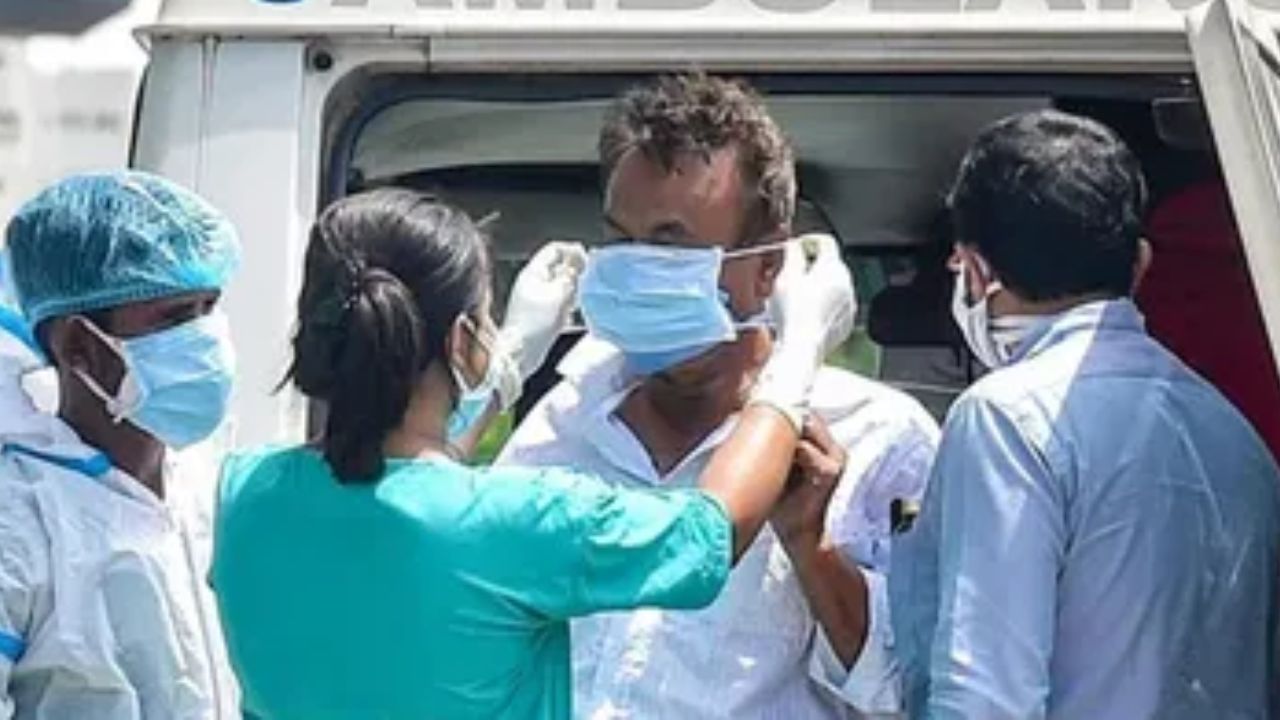 Covid Death: শহরে ফের কোভিড আক্রান্ত হয়ে মৃত্যু বৃদ্ধের Covid Death: শহরে ফের কোভিড আক্রান্ত হয়ে মৃত্যু বৃদ্ধের