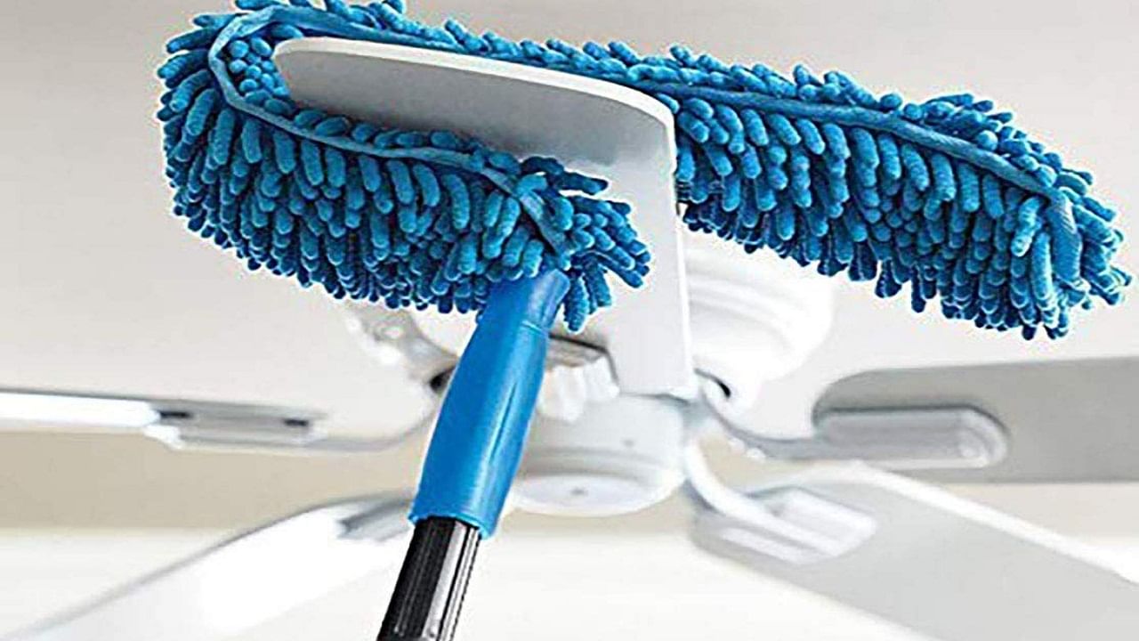 Fan Cleaning Duster চেয়ারটেবিলে উঠে ফ্যান পরিষ্কারের দিন শেষ, এই