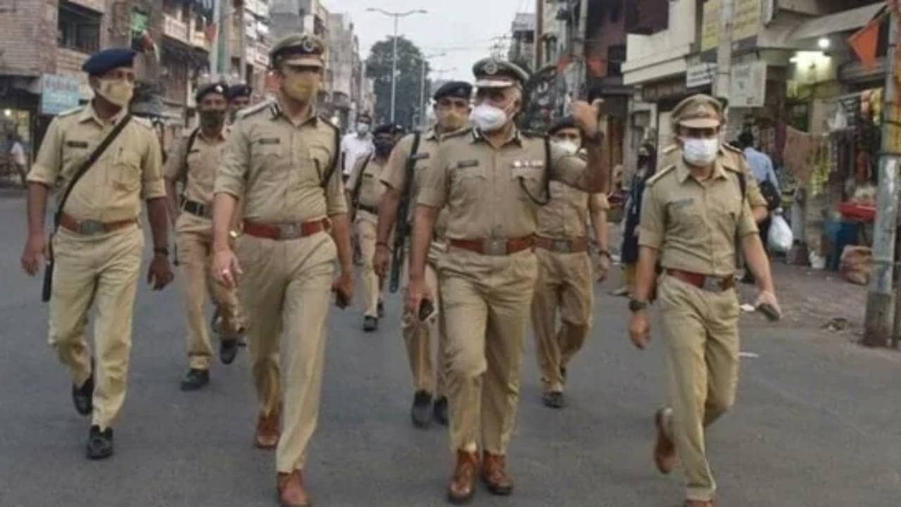 Narendra Modi: আহমেদাবাদে মোদী বিরোধী পোস্টার, গ্রেফতার ৮