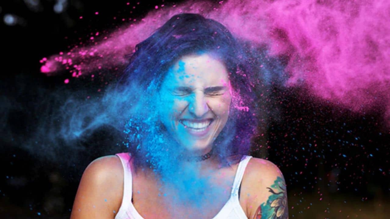 Holi 2023: হোলির রঙে খুশকির সমস্যা বাড়ে? মাথার ত্বকে চুলকানি ও জ্বালাভাব কাটান এভাবে