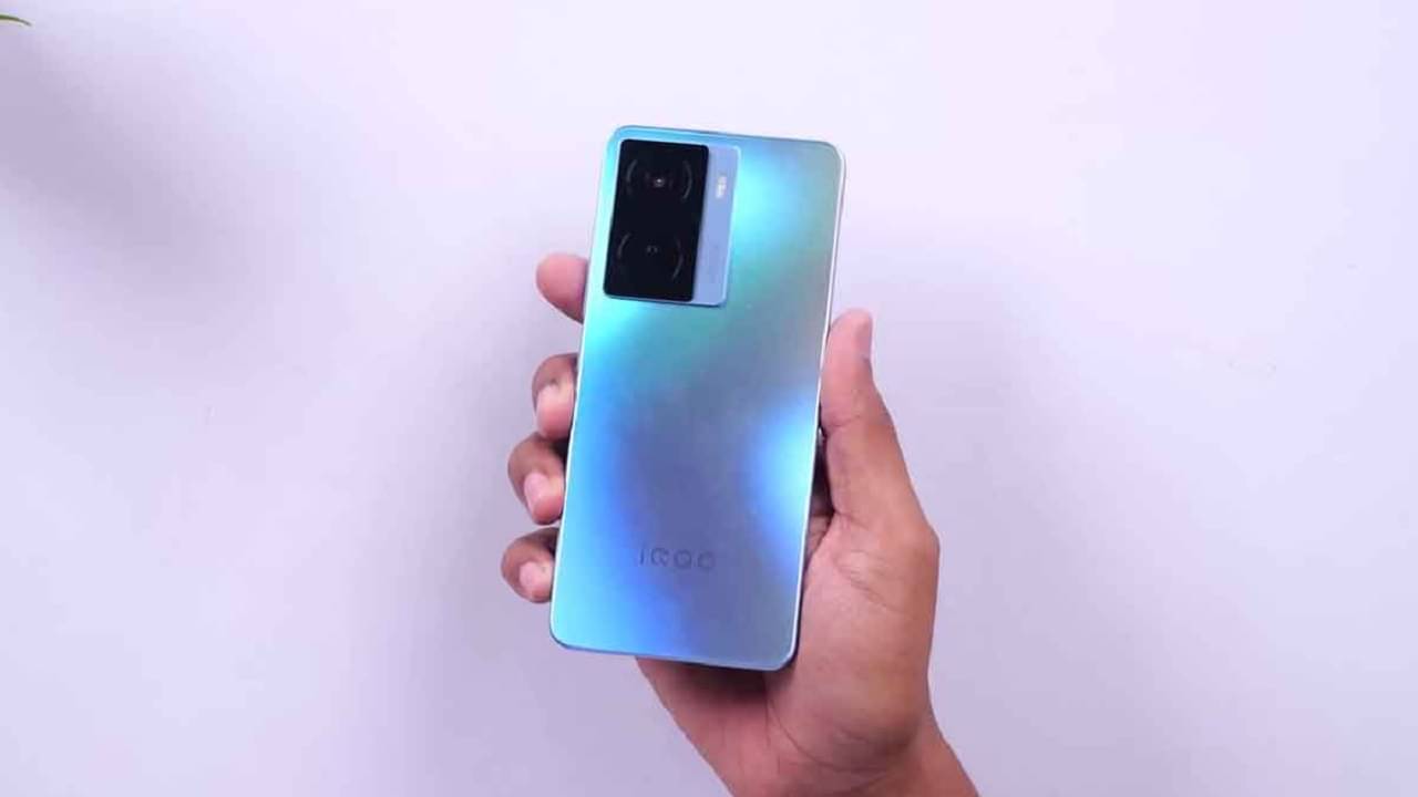 iQOO Z7: দেশে সবথেকে বেশি বিক্রি হচ্ছে এই স্মার্টফোন, Amazon-এ স্টক আসতে না আসতেই খালি