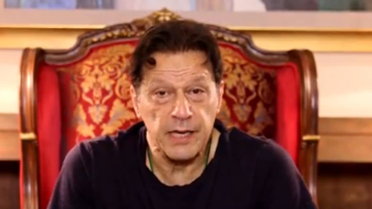 Imran Khan: ৮ ঘণ্টা ধরে ঘোল খেল পুলিশ, অবশেষে হাজিরা দিতে রাজি ইমরান খান, পারবেন গ্রেফতারি এড়াতে?