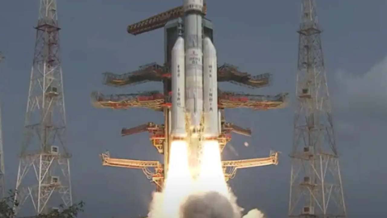 Satellite Launch: ব্রিটেনের সংস্থার ৩৬ স্যাটেলাইট সফলভাবে মহাকাশে পাঠালো ইসরো