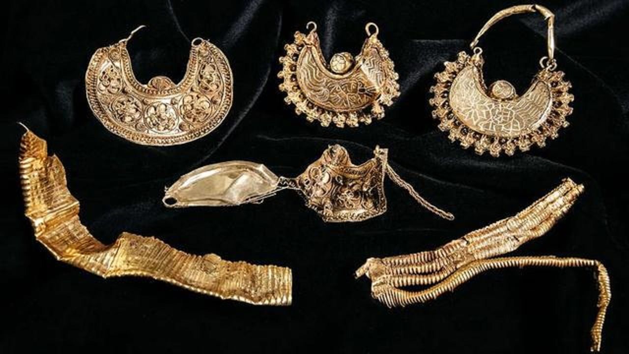 Old Gold-Silver Treasure: খাজানার হদিশ নেদারল্যান্ডসে, মিলল 1200 বছরের পুরনো সোনা-রুপো