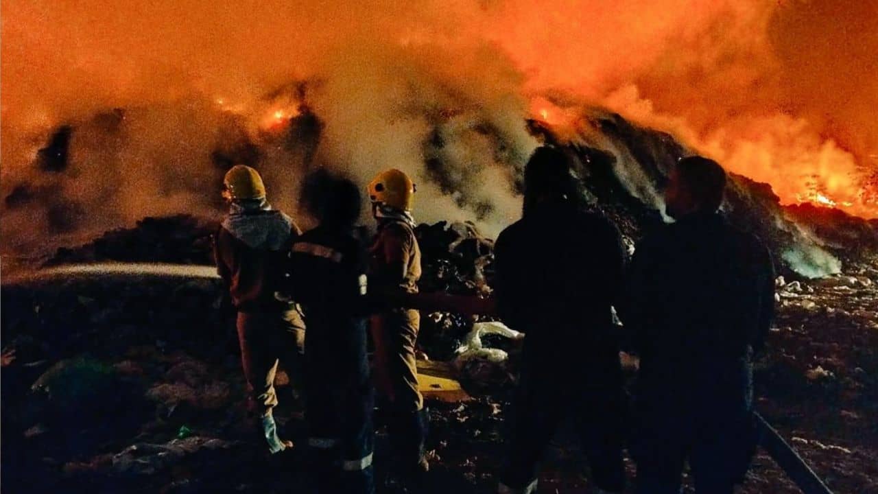 Kochi Fire: রাতেও মাস্ক পরে ঘুম! ক্যানসার, বন্ধ্যাও হয়ে যেতে পারেন কোচির বাসিন্দারা, কেন এই পরিস্থিতি?