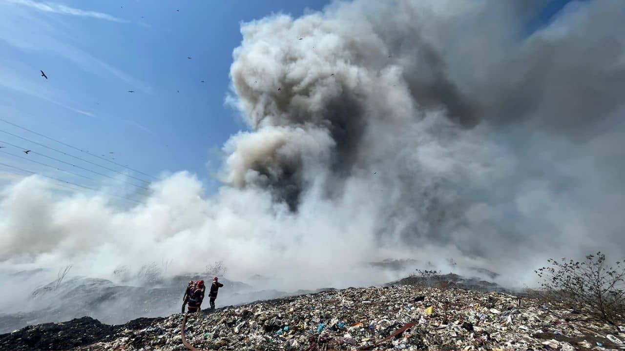 Kochi: রাস্তায় বের হলেই চোখ-গলা জ্বালা, মাস্ক পরেও মিলছে না রেহাই! রাতারাতি লকডাউন কোচিতে