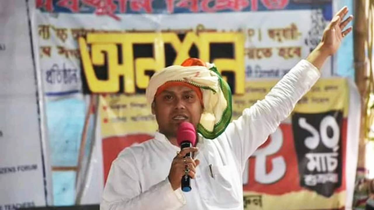 Koustav Bagchi: দুর্নীতির পর্দাফাঁসে কৌস্তভের অভিনব উদ্যোগ, দেবাংশুর নকল বলল তৃণমূল