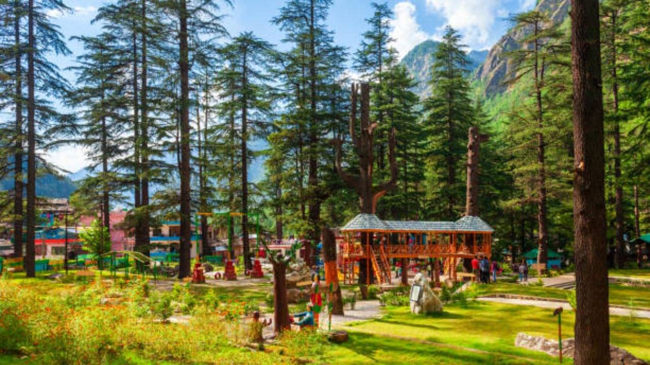 Budget-Friendly Vacation: কম খরচে গরমের ছুটি কাটাতে চান? পকেটে ১০,০০০ টাকা থাকলেই ঘুরতে পারেন ভারতের এই ৪ জায়গা