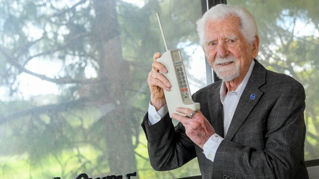 Martin Cooper: ‘আজ যা দেখছি, আমি বিধ্বস্ত’, কেন এমন কথা বললেন ৫০ বছর আগে প্রথম মোবাইল আবিষ্কর্তা