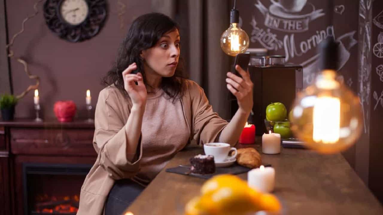 Mobile Data: রকেটের গতিতে শেষ হয়ে যাচ্ছে Mobile Data, এখনই ছাড়ুন এসব অভ্যাস Mobile Data: রকেটের গতিতে শেষ হয়ে যাচ্ছে Mobile Data, এখনই ছাড়ুন এসব অভ্যাস
