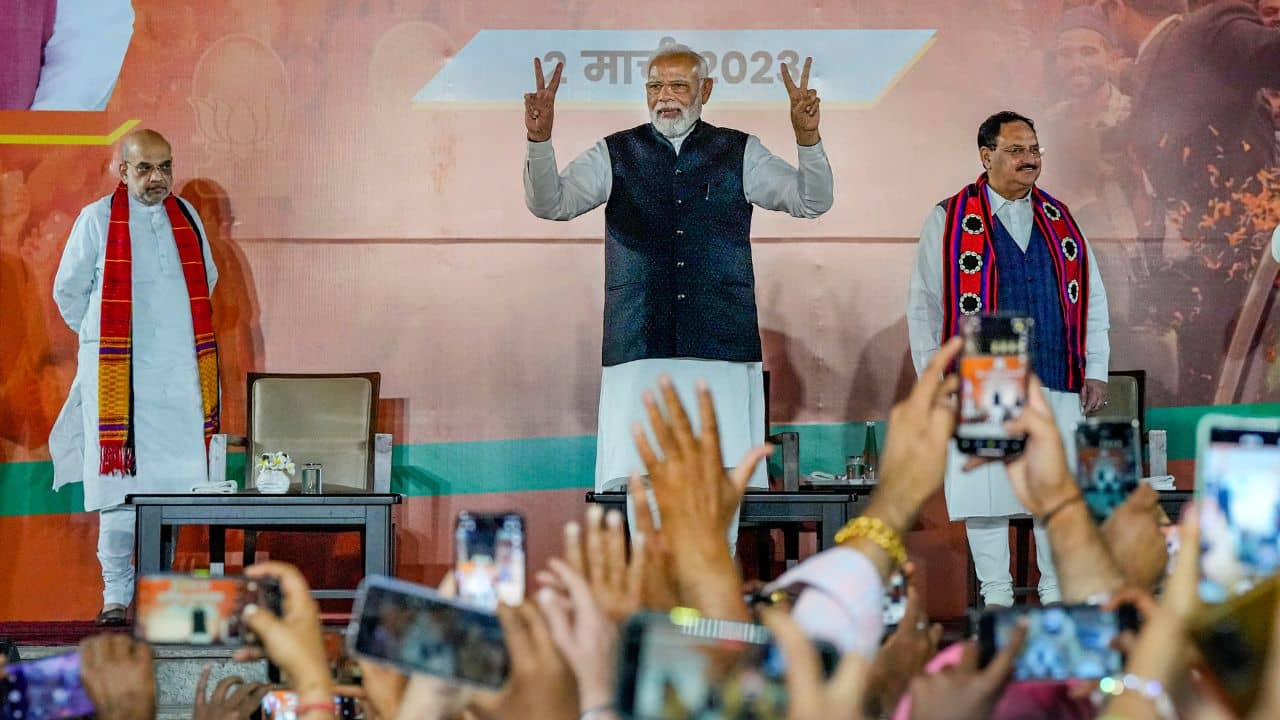 PM Narendra Modi: মিলেনিয়াল মোদী! তিন রাজ্যের জয় উদযাপন করতে এই কাজ করলেন প্রধানমন্ত্রী...