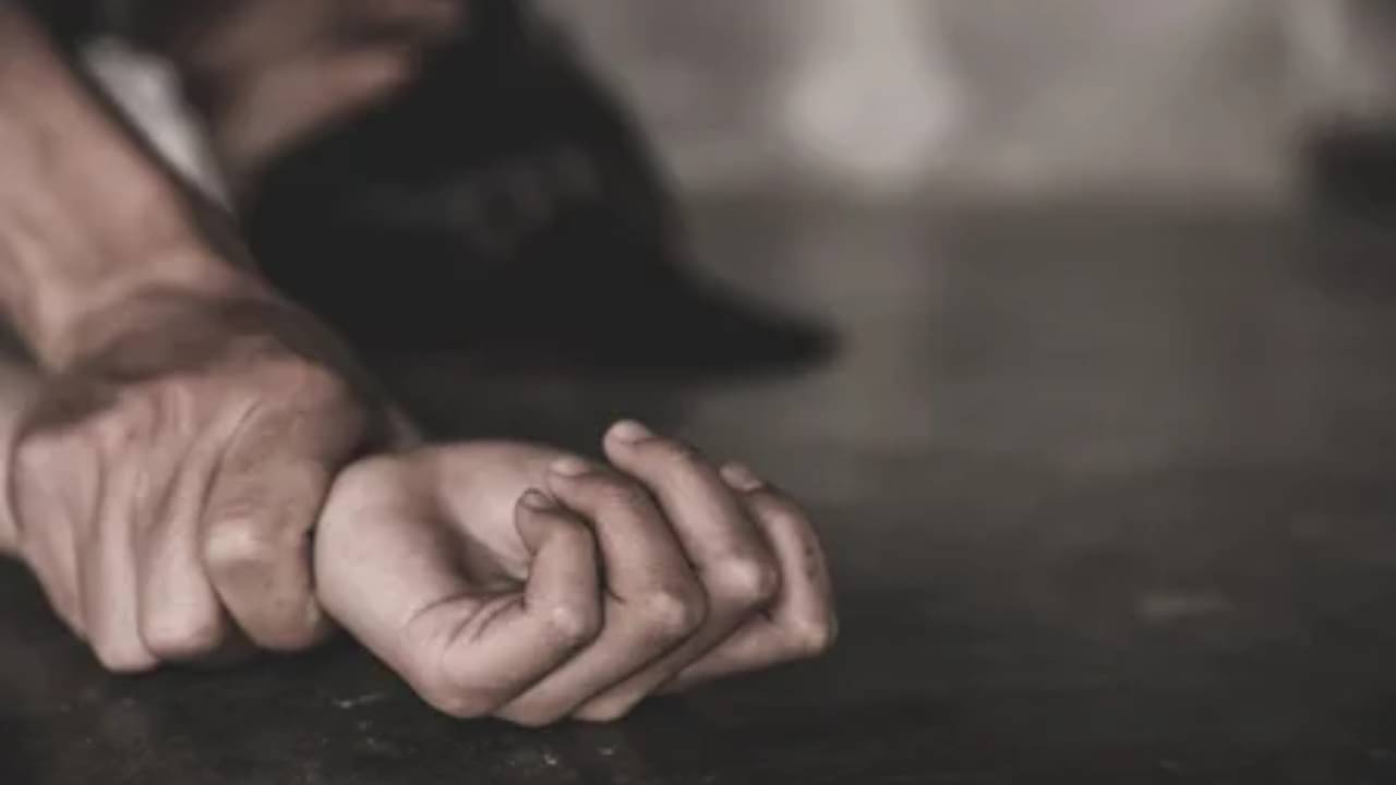 TMC : ফাঁকা বাড়িতে একা পেয়ে গৃহবধূকে ধর্ষণের অভিযোগ, কাঠগড়ায় তৃণমূল কর্মী