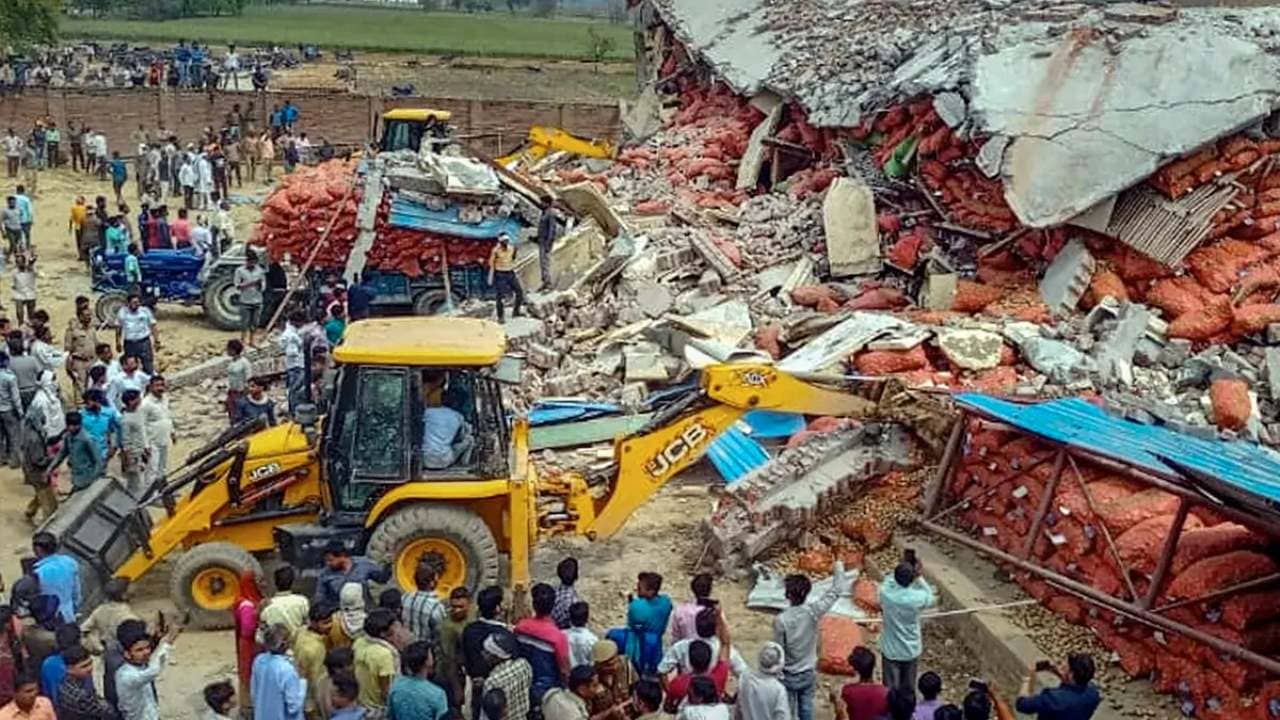 Roof Collapsed: হিমঘরের ছাদ ভেঙে বিপত্তি, মৃত ৮, উদ্ধার ১১
