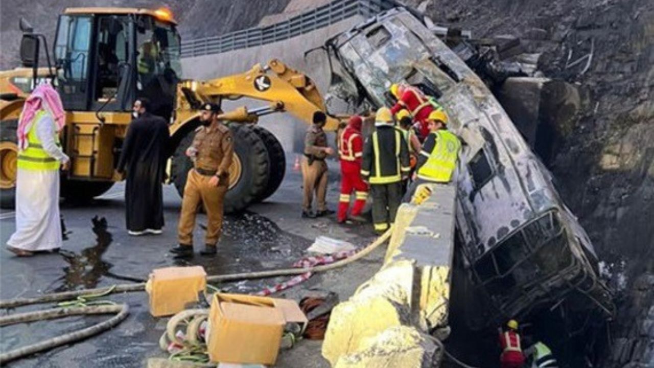 Soudi Arab Bus Accident: পুড়ে চামড়া লেপ্টে গিয়েছে হাড়ের সঙ্গে, চেনা দায়! সৌদি আরবে বাস দুর্ঘটনায় নিহত ২৪ জনের মধ্যে ১৩ জনই বাংলাদেশি