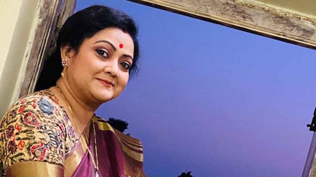 Subhadra Mukherjee: 'অশৌচ শরীরে রং মেখে অভিনয়টা করতে পারলাম না', বাবাকে হারিয়ে 'এক্কা দোক্কা' থেকে বাদ পড়লেন সুভদ্রা