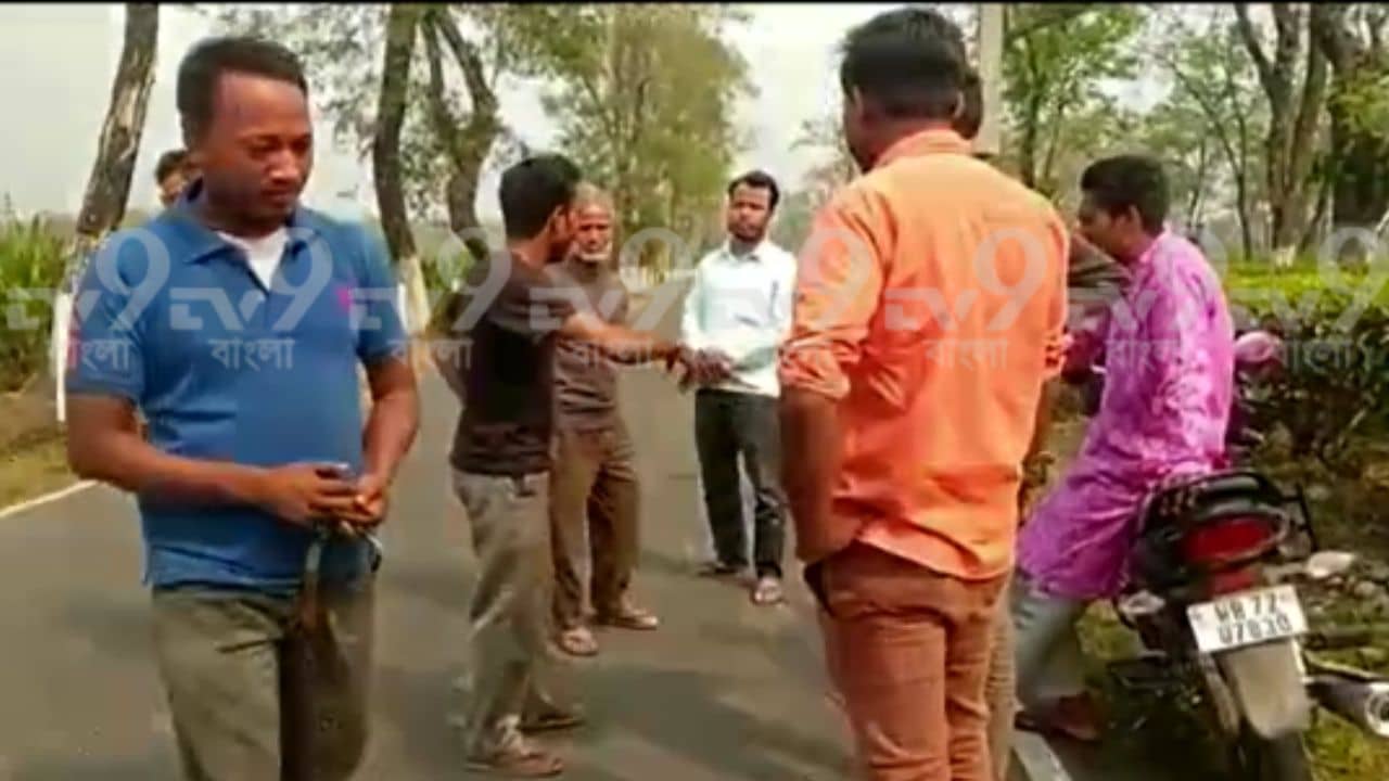 Dooars: স্কুটির উপর আচমকা ঝাঁপ, চা বাগানের ফাঁকা রাস্তায় যেন খুবলে খেল...