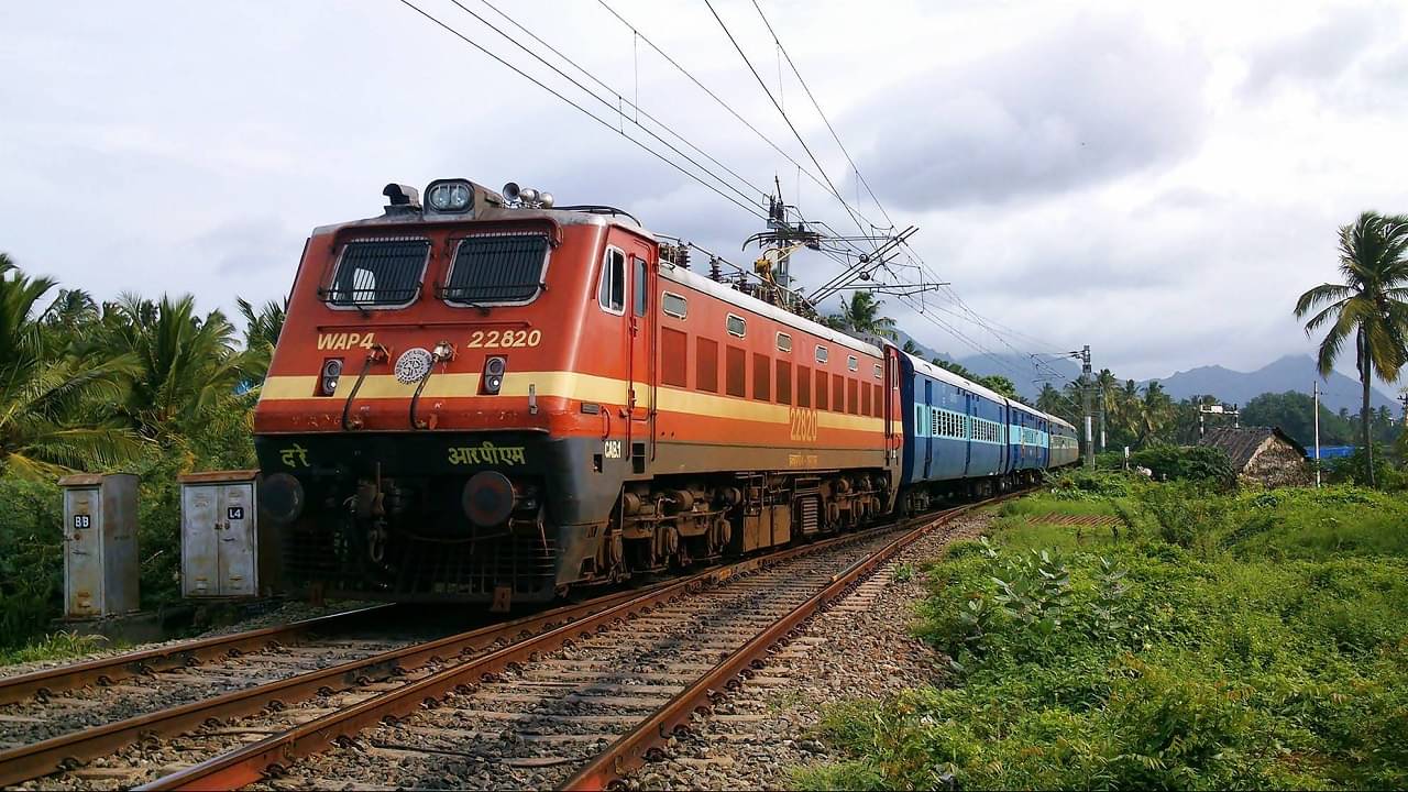 Train Ticket Booking Online: ট্রেনের টিকিট বুকিংয়ে ঝক্কি পোহানোর দিন শেষ, আজই করে নিন এই কাজ