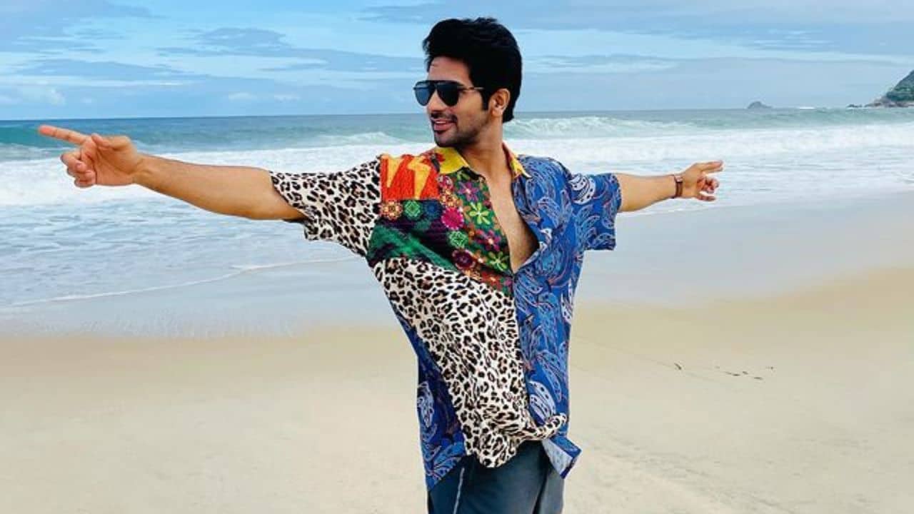 Vardhan Puri Fashion: ‘মোগ্যাম্বো’র নাতি, বলিউডে খ্যাতি না পেলেও বর্ধন পুরীর ফ্যাশন দেখে আপনিও বলবেন ‘খুশ হুয়া’