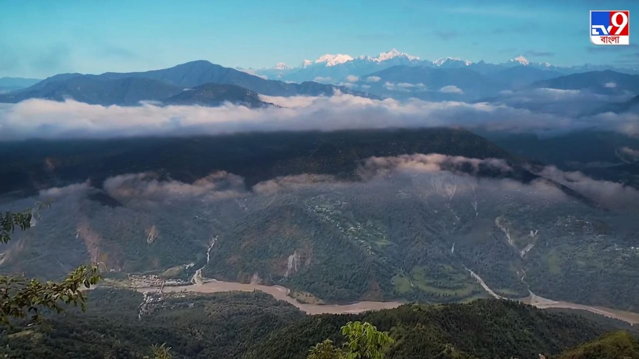 Kalimpong: কালিম্পংয়ের এই গ্রামে ভোর খুবই মায়াময়, উপরি পাওয়া শ্বেতশুভ্র কাঞ্চন দর্শন