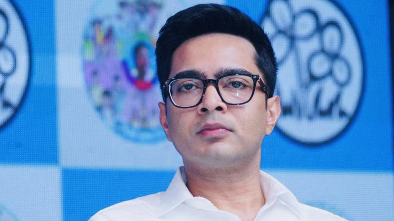 Abhishek Banerjee 'হোয়াটসঅ্যাপে দল চলবে নাকি?', পঞ্চায়েতে