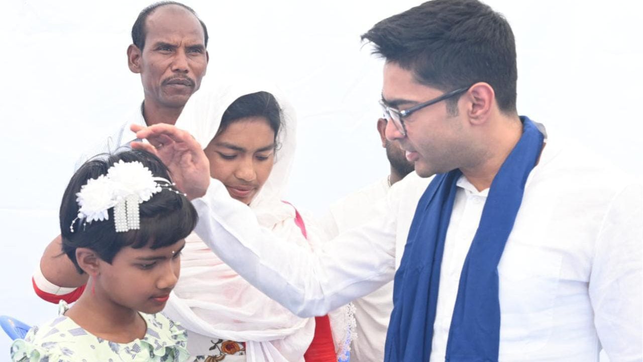 Abhishek Banerjee: অভিষেকের সঙ্গে দেখা করে চাকরির দাবি BSF-এর গুলিতে নিহতদের পরিবারের