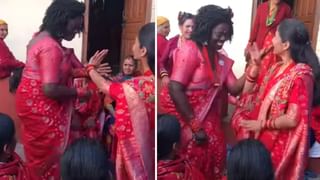 Viral Video: চুমু খেয়ে সাপের সঙ্গে নিশিযাপন মহিলার, আদিখ্যেতা দেখে ঘুম উড়ল নেটিজ়েনদের