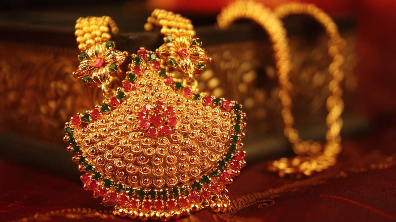 Akshay Tritiya 2023: রাতারাতি ধনী হতে অক্ষয় তৃতীয়ায় সোনার গয়না কিনুন সঠিক সময়ে! কখন সেই শুভ সময়? Akshay Tritiya 2023: রাতারাতি ধনী হতে অক্ষয় তৃতীয়ায় সোনার গয়না কিনুন সঠিক সময়ে! কখন সেই শুভ সময়?