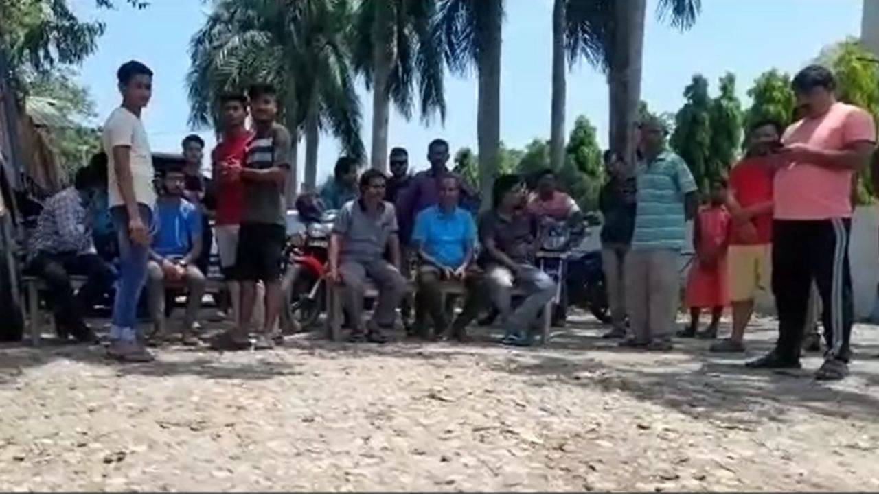 Alipurduar: পথশ্রীর রাজ্যে শ্রী-হীন রাস্তা, ভোট বয়কটের হুঁশিয়ারি আলিপুরদুয়ারে