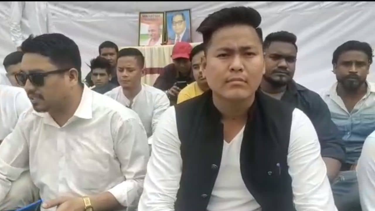 Alipurduar: বাম সরকারের পৌরসভার আশ্বাস, তৃণমূলের মুখে স্মার্ট সিটি; কিছুই না পেয়ে অনশনে জয়গাঁবাসী