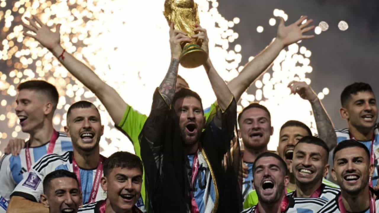 Argentina Football: ব্রাজিলকে হটিয়ে বিশ্বের এক নম্বর ফুটবল দল আর্জেন্টিনা Argentina Football: ব্রাজিলকে হটিয়ে বিশ্বের এক নম্বর ফুটবল দল আর্জেন্টিনা