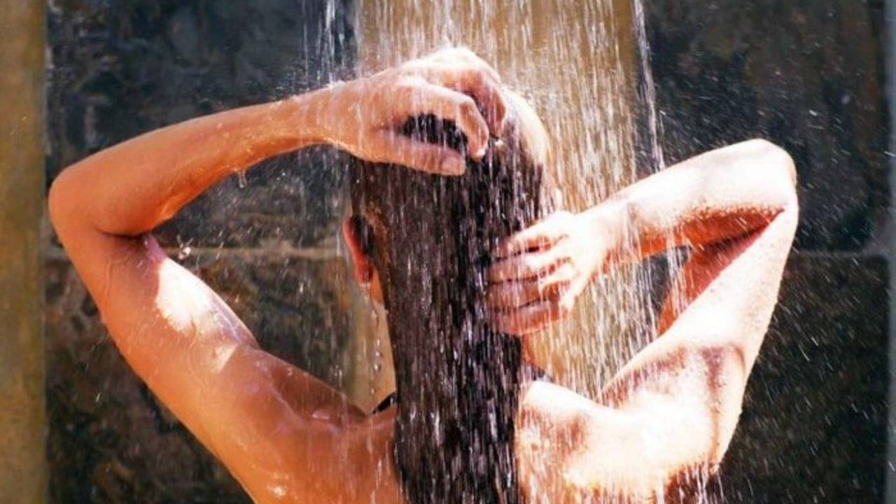 Bathing Rules: এইভাবে স্নান করলে বদলে যেতে পারে গোটা জীবনটাই! সঠিক স্নানের নিয়ম কী?