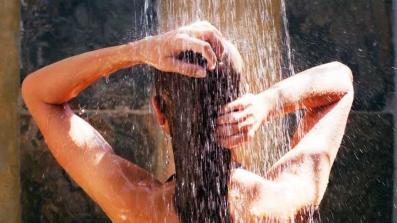 Bathing Rules: এইভাবে স্নান করলে বদলে যেতে পারে গোটা জীবনটাই! সঠিক স্নানের নিয়ম কী? Bathing Rules: এইভাবে স্নান করলে বদলে যেতে পারে গোটা জীবনটাই! সঠিক স্নানের নিয়ম কী?