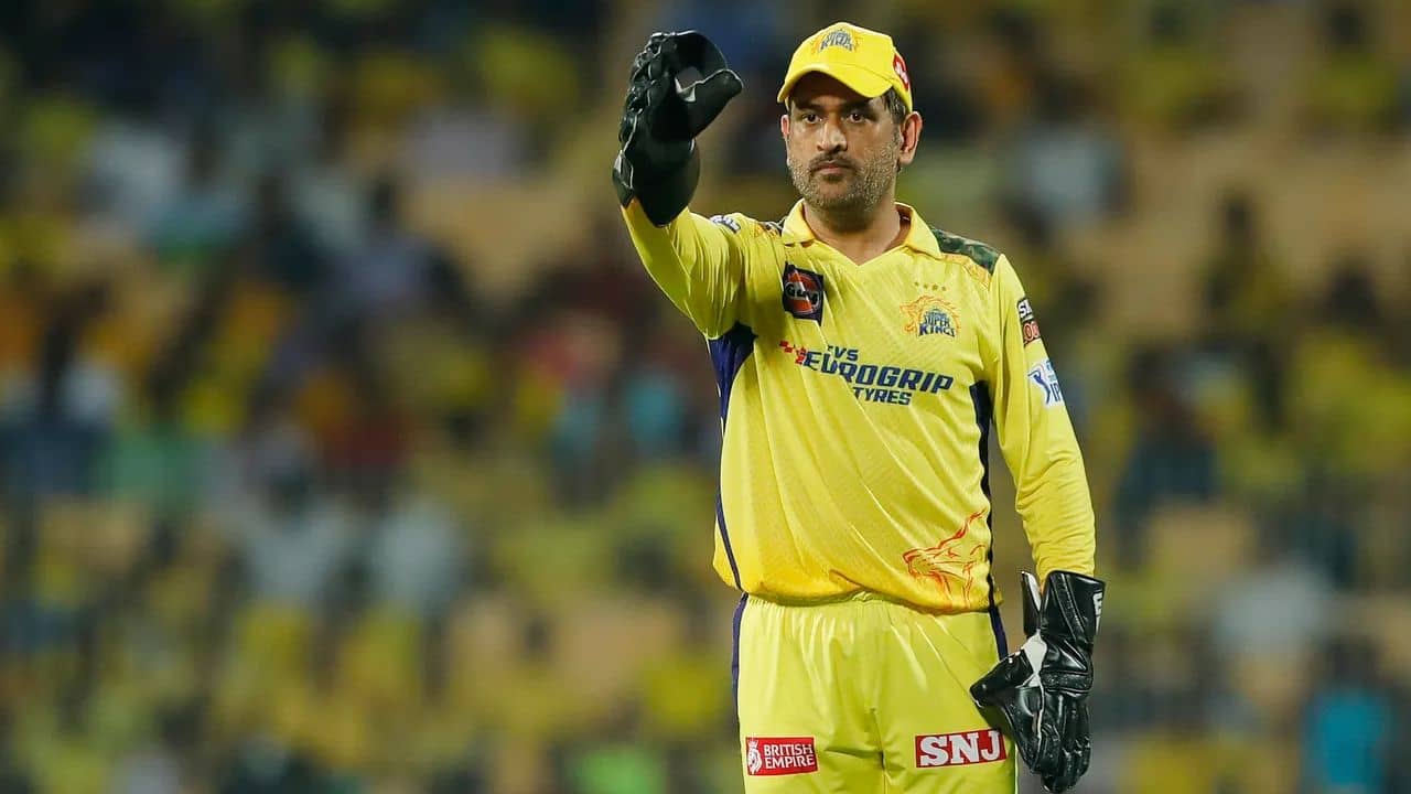 CSK vs LSG : ঘুম থেকে উঠে দেখবে আমি দলের সঙ্গে নেই, কাকে হুঁশিয়ারি ধোনির?