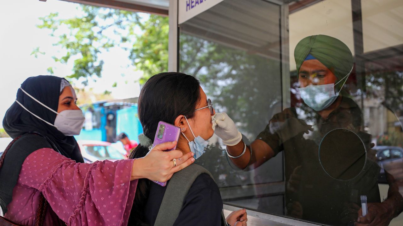 Corona Virus: বড় লাফ করোনার, দেশে ১০ হাজারের গণ্ডি পেরোল দৈনিক আক্রান্তের সংখ্যা