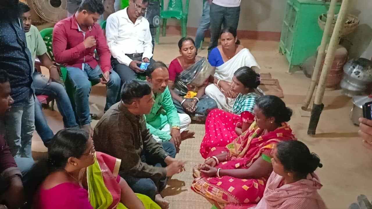 Balurghat: আদিবাসী সম্প্রদায় তৃণমূলের সঙ্গেই রয়েছে, দণ্ডিকাণ্ডের পর মন্তব্য দেবু টুডুর