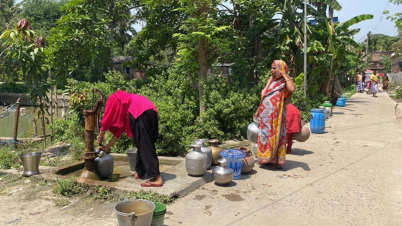 Drinking Water: গরমের দাপট বাড়তেই তীব্র পানীয় জলের সঙ্কট জয়নগরে, ক্ষোভ বাড়ছে স্থানীয়দের মধ্যে