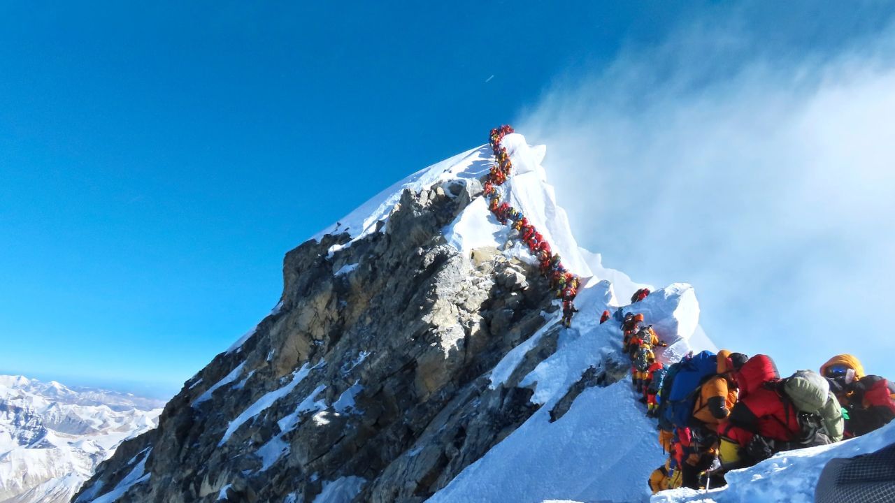 Mount Everest: রেকর্ড সংখ্যক পর্বতারোহীকে এভারেস্ট অভিযানের অনুমতি নেপাল সরকারের, ভারত থেকে কত জন?