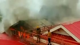 Fire: IGMC হাসপাতালের ওপিডি বিভাগে বিধ্বংসী আগুন, সরানো হল ২৫০ জনকে Fire: IGMC হাসপাতালের ওপিডি বিভাগে বিধ্বংসী আগুন, সরানো হল ২৫০ জনকে
